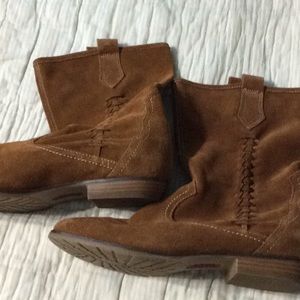 Sports suede leather bootie.  B60